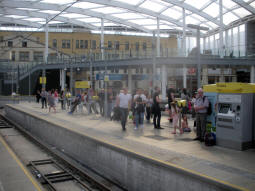 Looking across to platforms C (nearest) and D from platform B